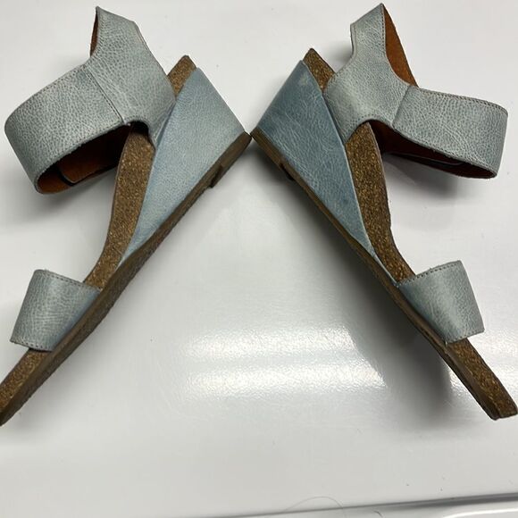 Taos Women’s Blue Textured Leather Velcro Two Strap Ankle Strap Wedge- 42 (10) - Picture 10 of 16